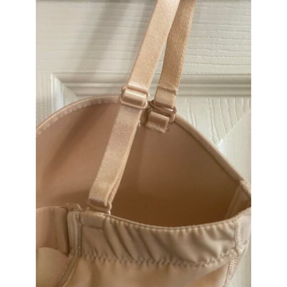 Shapellx MeshSmooth Deep Plunge Bodysuit Beige Size - Medium - Picture 7 of 9